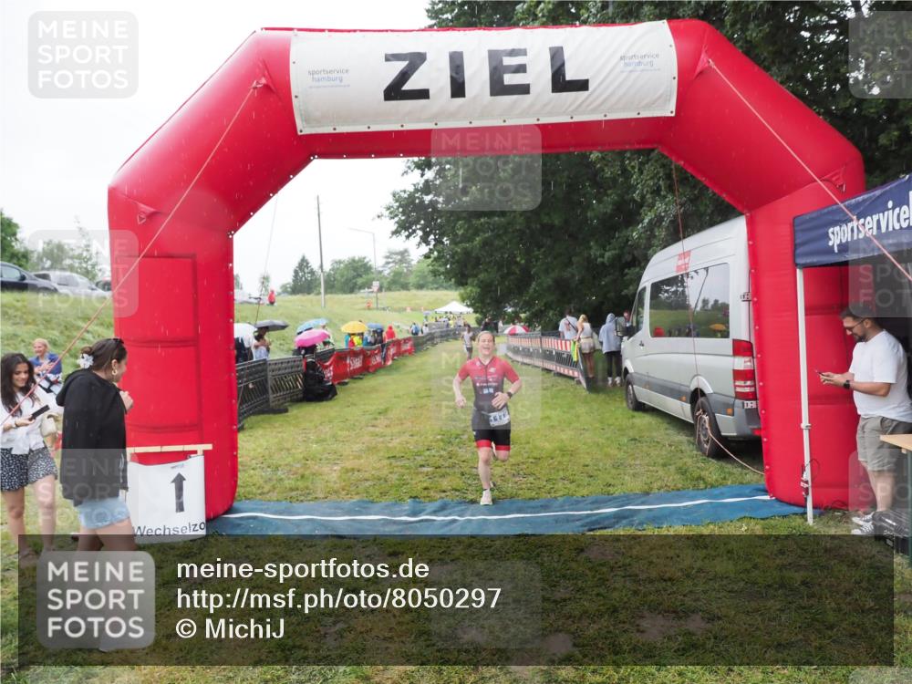 21.06.2025 - 27. Vierlanden-Triathlon MichiJ http://msf.ph/oto/8050297 15.06.2026 14:32:48 Ziel 1179 meine-sportfotos.de