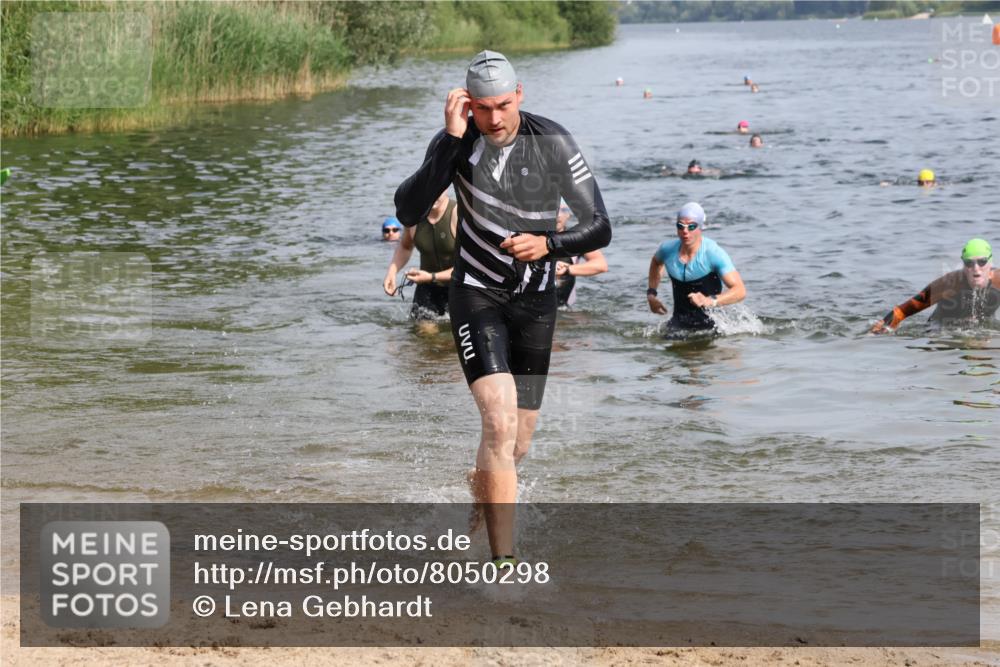 15.06.2025 - 27. Vierlanden-Triathlon Lena Gebhardt http://msf.ph/oto/8050298 15.06.2025 09:57:30 Schwimmen 287, 293, 298, 309, 324, 340 meine-sportfotos.de