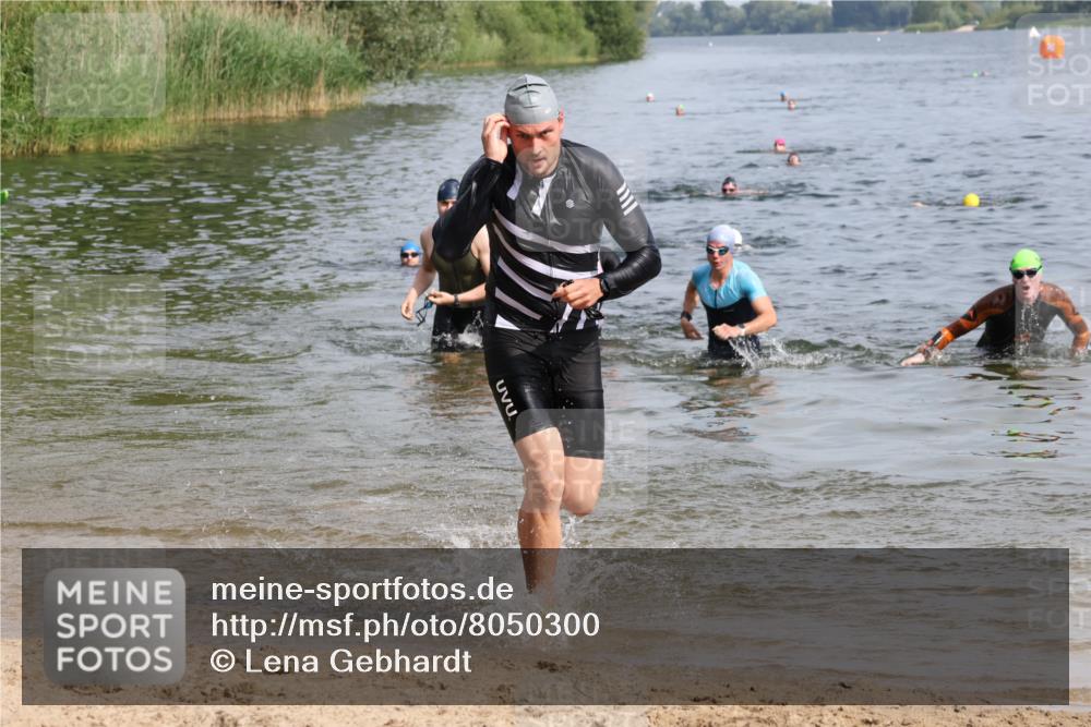15.06.2025 - 27. Vierlanden-Triathlon Lena Gebhardt http://msf.ph/oto/8050300 15.06.2025 09:57:30 Schwimmen 287, 293, 298, 309, 324, 340 meine-sportfotos.de