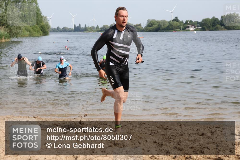 15.06.2025 - 27. Vierlanden-Triathlon Lena Gebhardt http://msf.ph/oto/8050307 15.06.2025 09:57:31 Schwimmen 287, 293, 298, 309, 324, 340 meine-sportfotos.de