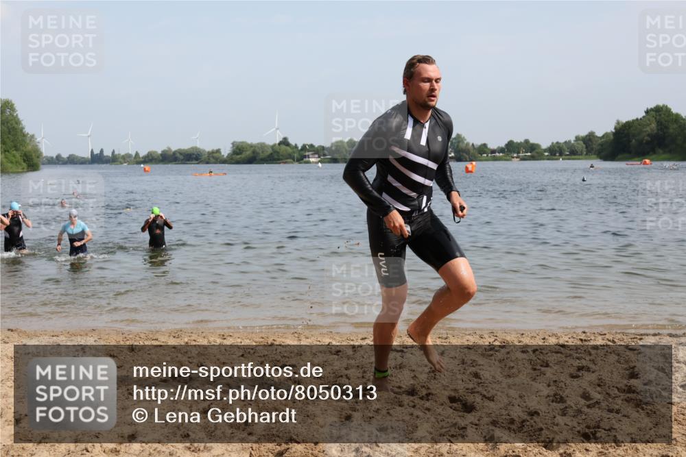 15.06.2025 - 27. Vierlanden-Triathlon Lena Gebhardt http://msf.ph/oto/8050313 15.06.2025 09:57:32 Schwimmen 287, 298, 309, 324, 340 meine-sportfotos.de