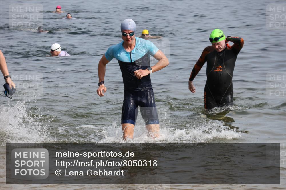 15.06.2025 - 27. Vierlanden-Triathlon Lena Gebhardt http://msf.ph/oto/8050318 15.06.2025 09:57:34 Schwimmen 287, 298, 309, 324, 340 meine-sportfotos.de