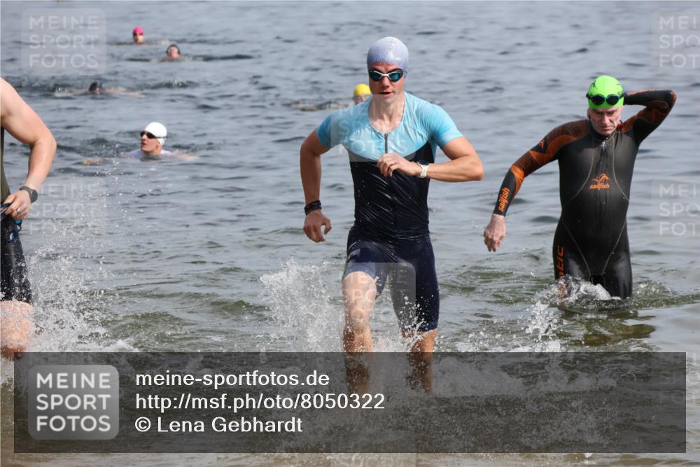 15.06.2025 - 27. Vierlanden-Triathlon Lena Gebhardt http://msf.ph/oto/8050322 15.06.2025 09:57:35 Schwimmen 287, 298, 309, 324, 340 meine-sportfotos.de