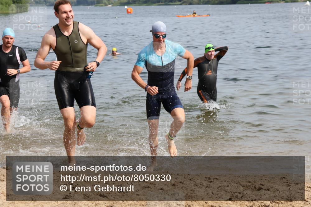 15.06.2025 - 27. Vierlanden-Triathlon Lena Gebhardt http://msf.ph/oto/8050330 15.06.2025 09:57:37 Schwimmen 287, 298, 309, 324, 340, 827 meine-sportfotos.de