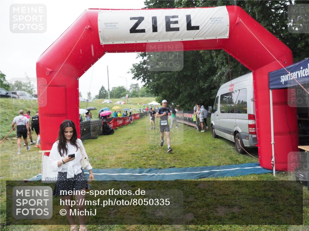 21.06.2025 - 27. Vierlanden-Triathlon MichiJ http://msf.ph/oto/8050335 15.06.2026 14:33:02 Ziel 1262, 1307 meine-sportfotos.de