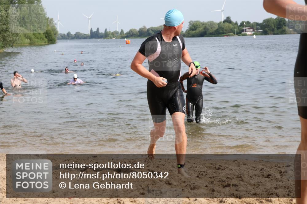 15.06.2025 - 27. Vierlanden-Triathlon Lena Gebhardt http://msf.ph/oto/8050342 15.06.2025 09:57:39 Schwimmen 287, 298, 309, 340, 827 meine-sportfotos.de