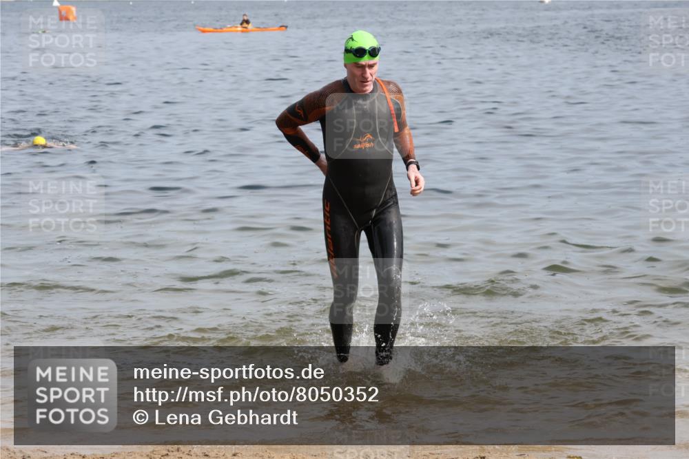 15.06.2025 - 27. Vierlanden-Triathlon Lena Gebhardt http://msf.ph/oto/8050352 15.06.2025 09:57:41 Schwimmen 287, 291, 298, 309, 330, 340, 827 meine-sportfotos.de