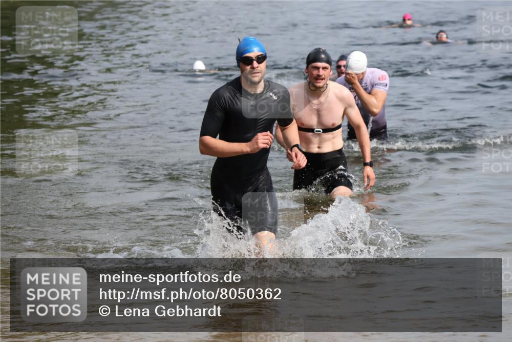 15.06.2025 - 27. Vierlanden-Triathlon Lena Gebhardt http://msf.ph/oto/8050362 15.06.2025 09:57:45 Schwimmen 287, 291, 298, 330, 340, 827 meine-sportfotos.de