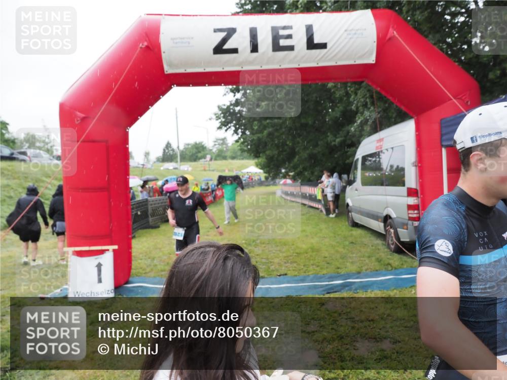 21.06.2025 - 27. Vierlanden-Triathlon MichiJ http://msf.ph/oto/8050367 15.06.2026 14:33:05 Ziel 1262, 1307 meine-sportfotos.de