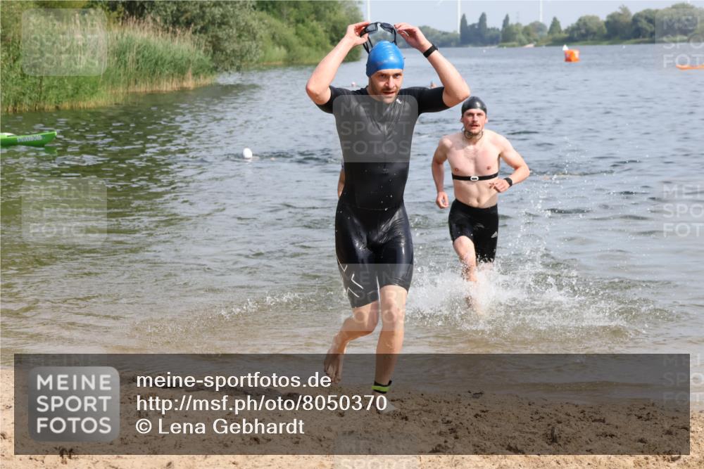 15.06.2025 - 27. Vierlanden-Triathlon Lena Gebhardt http://msf.ph/oto/8050370 15.06.2025 09:57:48 Schwimmen 287, 291, 330, 340, 347, 827 meine-sportfotos.de