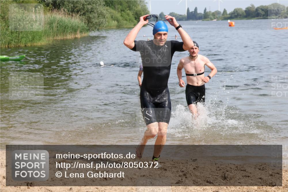 15.06.2025 - 27. Vierlanden-Triathlon Lena Gebhardt http://msf.ph/oto/8050372 15.06.2025 09:57:48 Schwimmen 287, 291, 330, 340, 347, 827 meine-sportfotos.de