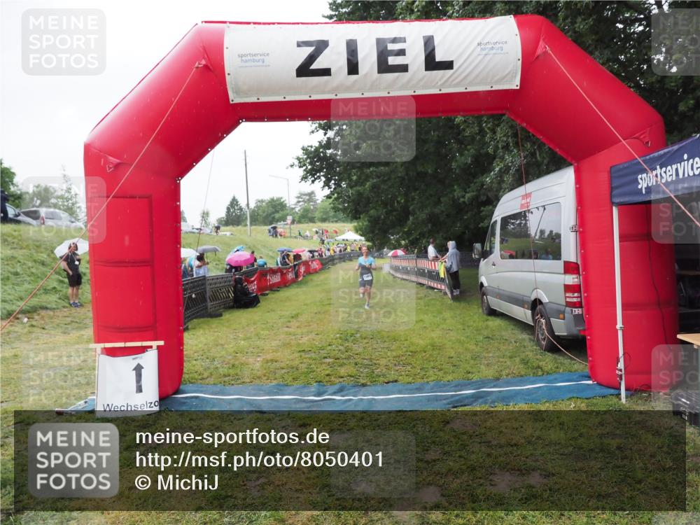 21.06.2025 - 27. Vierlanden-Triathlon MichiJ http://msf.ph/oto/8050401 15.06.2026 14:34:27 Ziel 1289 meine-sportfotos.de