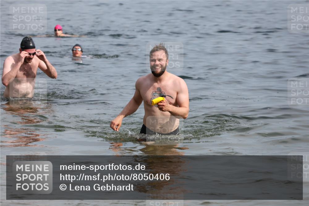 15.06.2025 - 27. Vierlanden-Triathlon Lena Gebhardt http://msf.ph/oto/8050406 15.06.2025 09:58:01 Schwimmen 289, 291, 347 meine-sportfotos.de