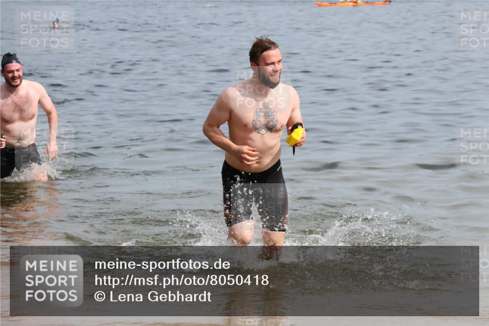15.06.2025 - 27. Vierlanden-Triathlon Lena Gebhardt http://msf.ph/oto/8050418 15.06.2025 09:58:06 Schwimmen 289, 321, 347, 360 meine-sportfotos.de