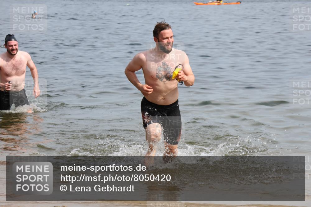 15.06.2025 - 27. Vierlanden-Triathlon Lena Gebhardt http://msf.ph/oto/8050420 15.06.2025 09:58:06 Schwimmen 289, 321, 347, 360 meine-sportfotos.de