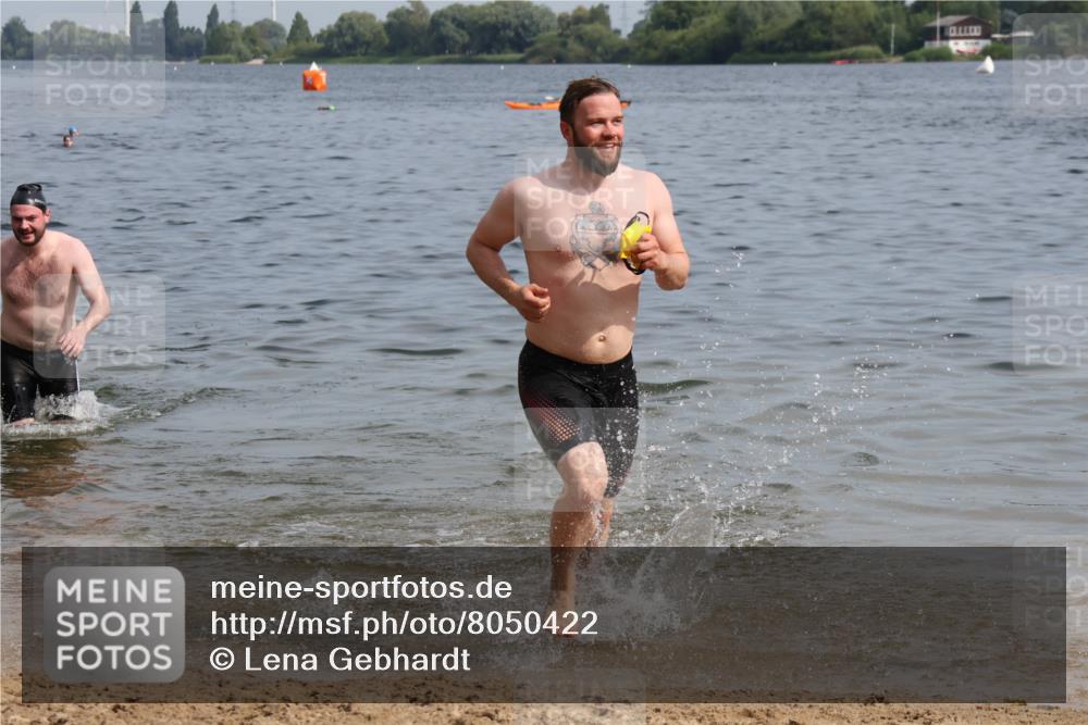 15.06.2025 - 27. Vierlanden-Triathlon Lena Gebhardt http://msf.ph/oto/8050422 15.06.2025 09:58:07 Schwimmen 289, 321, 360 meine-sportfotos.de