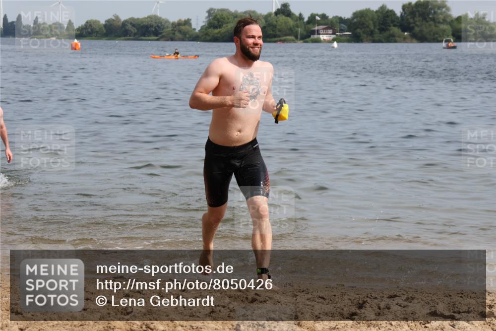 15.06.2025 - 27. Vierlanden-Triathlon Lena Gebhardt http://msf.ph/oto/8050426 15.06.2025 09:58:07 Schwimmen 289, 321, 360 meine-sportfotos.de