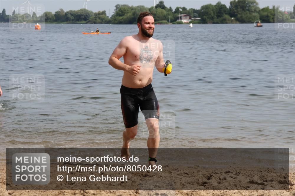 15.06.2025 - 27. Vierlanden-Triathlon Lena Gebhardt http://msf.ph/oto/8050428 15.06.2025 09:58:07 Schwimmen 289, 321, 360 meine-sportfotos.de