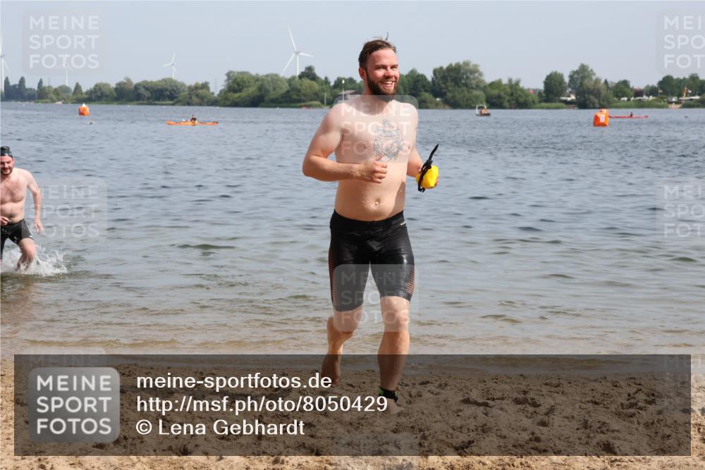 15.06.2025 - 27. Vierlanden-Triathlon Lena Gebhardt http://msf.ph/oto/8050429 15.06.2025 09:58:08 Schwimmen 289, 321, 360 meine-sportfotos.de