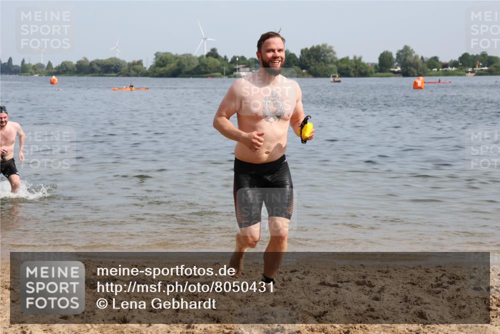 15.06.2025 - 27. Vierlanden-Triathlon Lena Gebhardt http://msf.ph/oto/8050431 15.06.2025 09:58:08 Schwimmen 289, 321, 360 meine-sportfotos.de