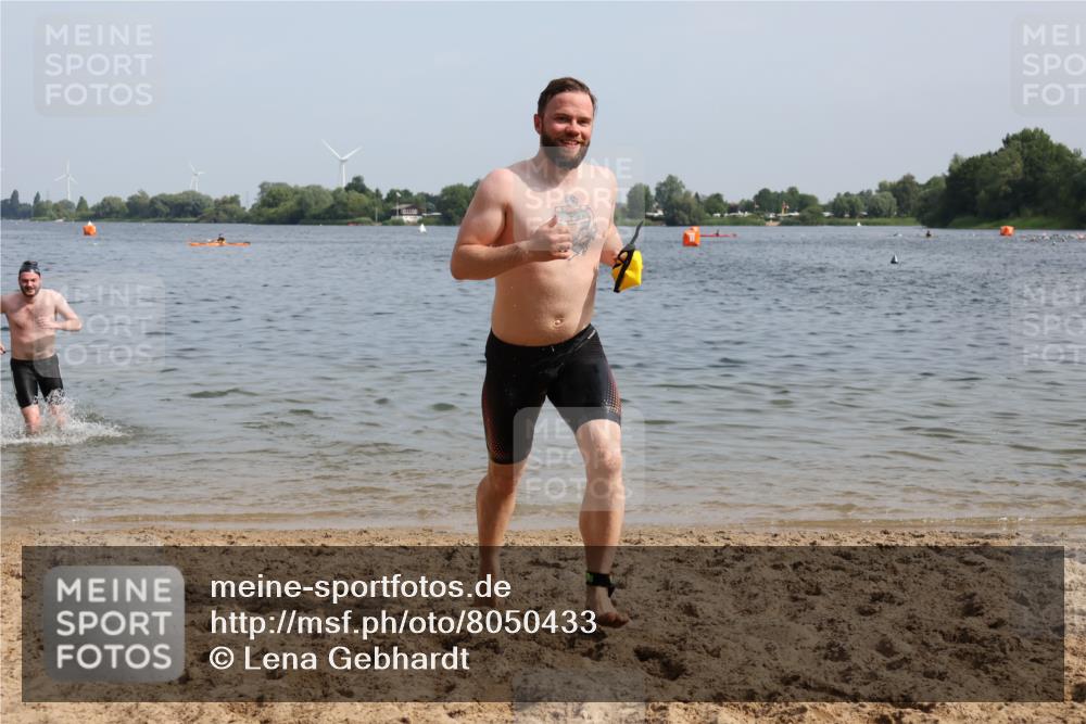 15.06.2025 - 27. Vierlanden-Triathlon Lena Gebhardt http://msf.ph/oto/8050433 15.06.2025 09:58:09 Schwimmen 289, 321, 360 meine-sportfotos.de