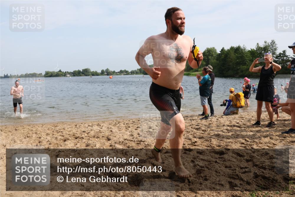 15.06.2025 - 27. Vierlanden-Triathlon Lena Gebhardt http://msf.ph/oto/8050443 15.06.2025 09:58:10 Schwimmen 289, 321, 360 meine-sportfotos.de