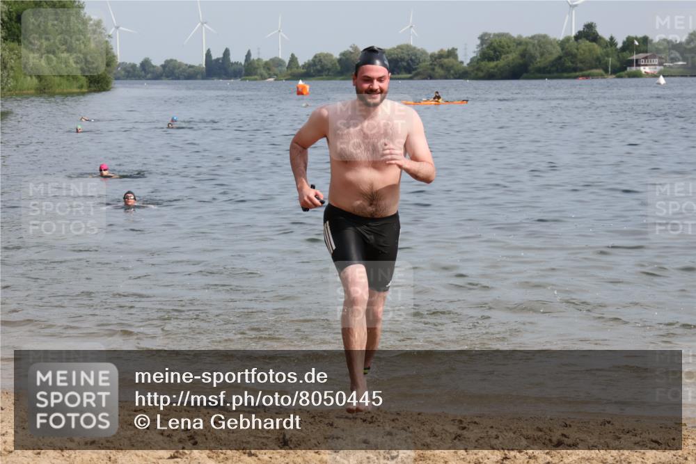 15.06.2025 - 27. Vierlanden-Triathlon Lena Gebhardt http://msf.ph/oto/8050445 15.06.2025 09:58:11 Schwimmen 289, 321, 360 meine-sportfotos.de
