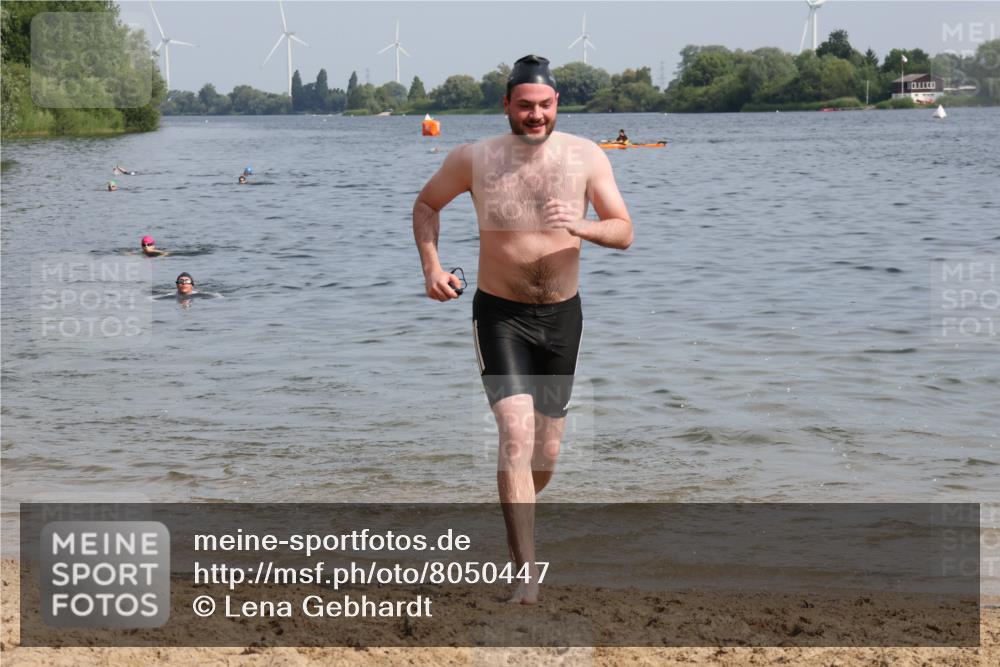 15.06.2025 - 27. Vierlanden-Triathlon Lena Gebhardt http://msf.ph/oto/8050447 15.06.2025 09:58:11 Schwimmen 289, 321, 360 meine-sportfotos.de