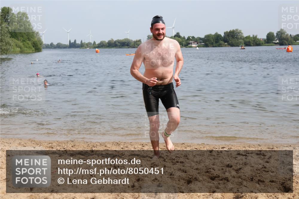 15.06.2025 - 27. Vierlanden-Triathlon Lena Gebhardt http://msf.ph/oto/8050451 15.06.2025 09:58:12 Schwimmen 289, 321, 360 meine-sportfotos.de