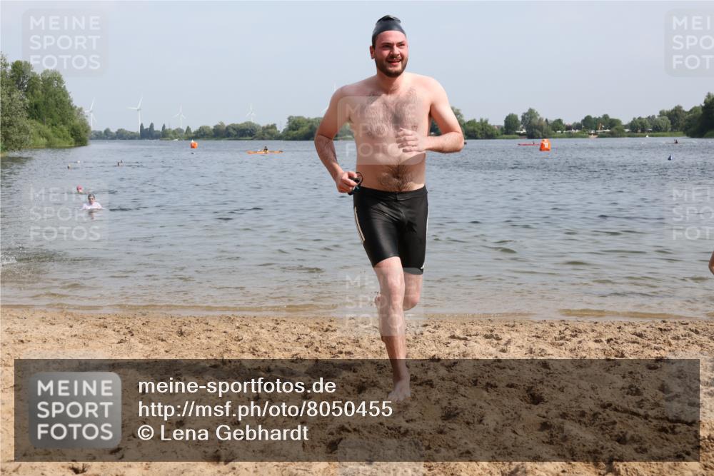 15.06.2025 - 27. Vierlanden-Triathlon Lena Gebhardt http://msf.ph/oto/8050455 15.06.2025 09:58:13 Schwimmen 289, 321, 360 meine-sportfotos.de