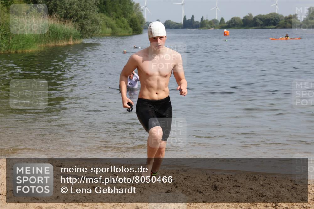 15.06.2025 - 27. Vierlanden-Triathlon Lena Gebhardt http://msf.ph/oto/8050466 15.06.2025 09:58:15 Schwimmen 289, 321, 360 meine-sportfotos.de