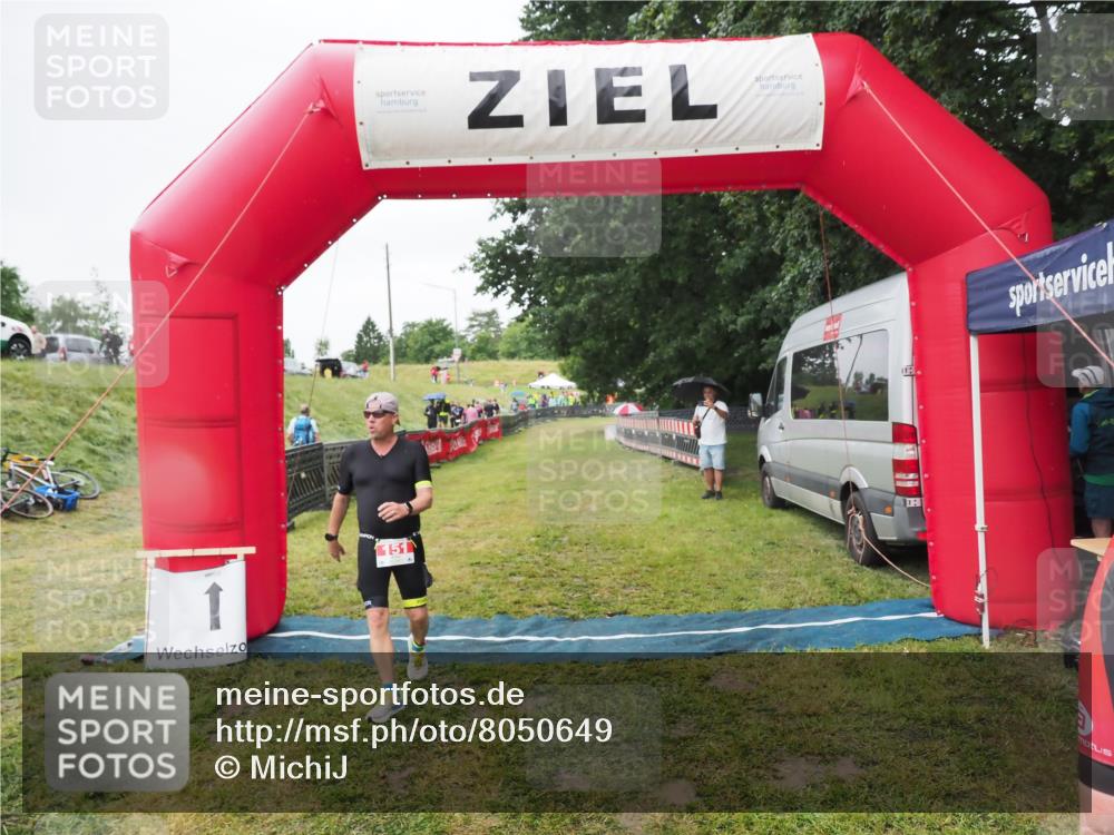 21.06.2025 - 27. Vierlanden-Triathlon MichiJ http://msf.ph/oto/8050649 15.06.2026 14:53:04 Ziel 151 meine-sportfotos.de