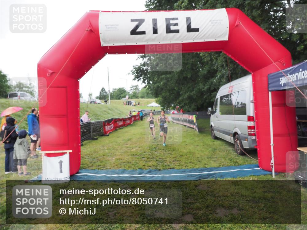 21.06.2025 - 27. Vierlanden-Triathlon MichiJ http://msf.ph/oto/8050741 15.06.2026 15:12:00 Ziel 1362 meine-sportfotos.de