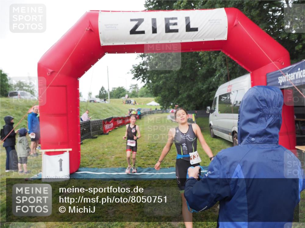21.06.2025 - 27. Vierlanden-Triathlon MichiJ http://msf.ph/oto/8050751 15.06.2026 15:12:01 Ziel 1362 meine-sportfotos.de