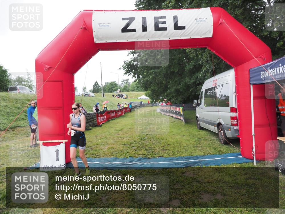 21.06.2025 - 27. Vierlanden-Triathlon MichiJ http://msf.ph/oto/8050775 15.06.2026 15:12:22 Ziel  meine-sportfotos.de