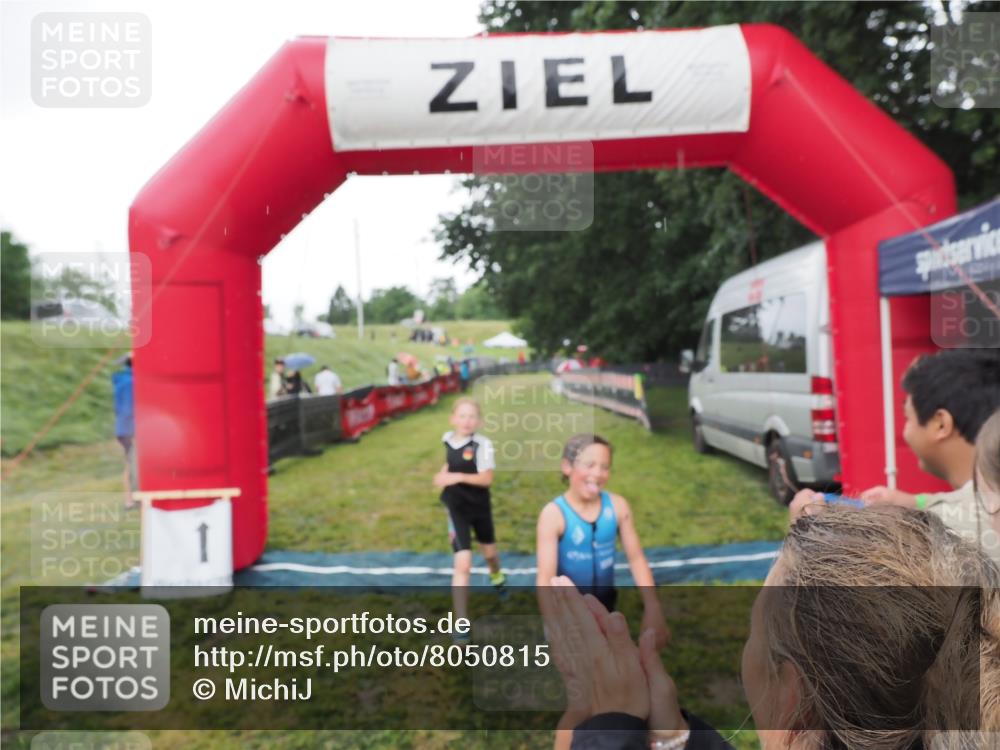 21.06.2025 - 27. Vierlanden-Triathlon MichiJ http://msf.ph/oto/8050815 15.06.2026 15:12:51 Ziel 1383, 1393 meine-sportfotos.de