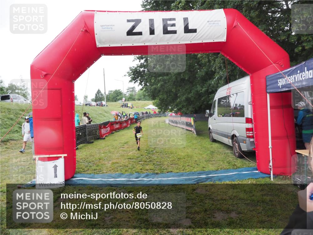21.06.2025 - 27. Vierlanden-Triathlon MichiJ http://msf.ph/oto/8050828 15.06.2026 15:13:06 Ziel  meine-sportfotos.de