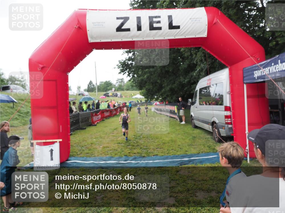 21.06.2025 - 27. Vierlanden-Triathlon MichiJ http://msf.ph/oto/8050878 15.06.2026 15:14:19 Ziel 1386 meine-sportfotos.de
