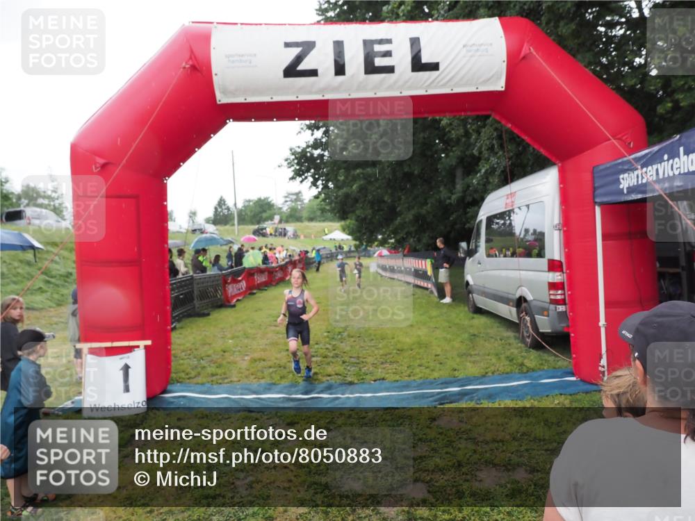 21.06.2025 - 27. Vierlanden-Triathlon MichiJ http://msf.ph/oto/8050883 15.06.2026 15:14:20 Ziel 1376, 1386 meine-sportfotos.de