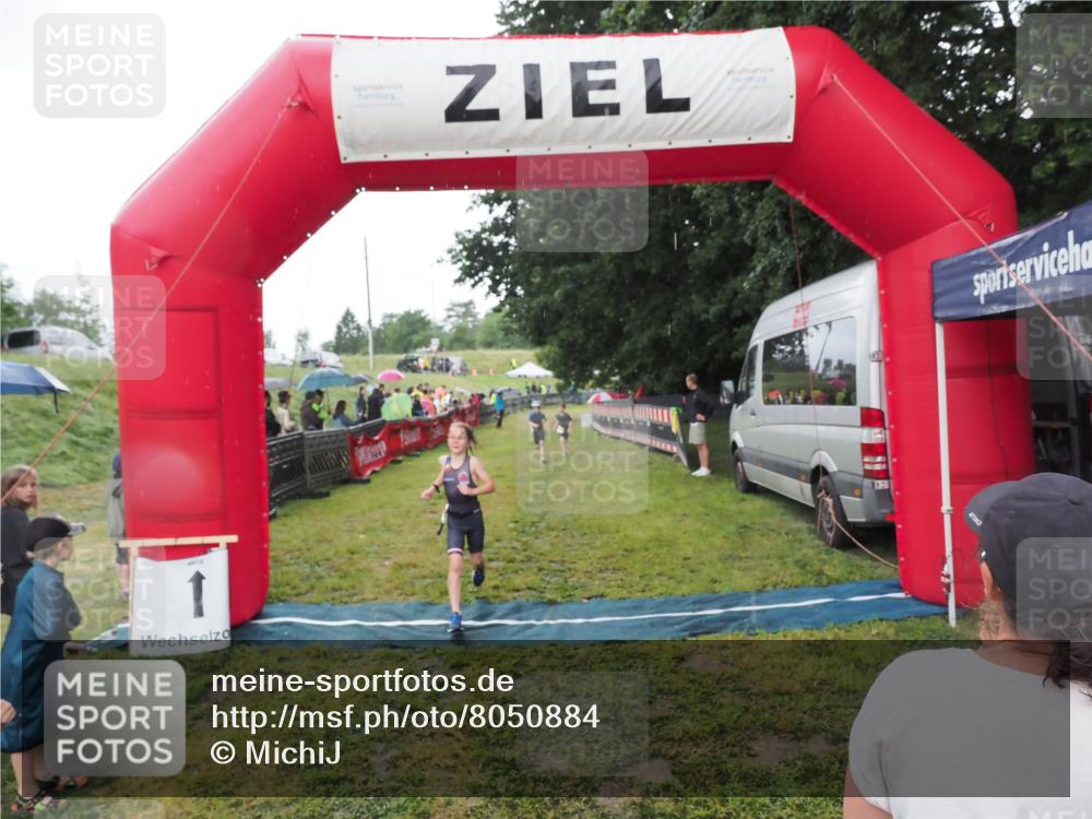 21.06.2025 - 27. Vierlanden-Triathlon MichiJ http://msf.ph/oto/8050884 15.06.2026 15:14:20 Ziel 1376, 1386 meine-sportfotos.de