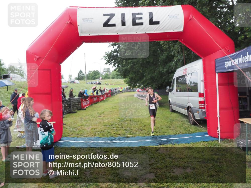 21.06.2025 - 27. Vierlanden-Triathlon MichiJ http://msf.ph/oto/8051052 15.06.2026 15:16:08 Ziel 1325, 1331, 1349, 1375 meine-sportfotos.de