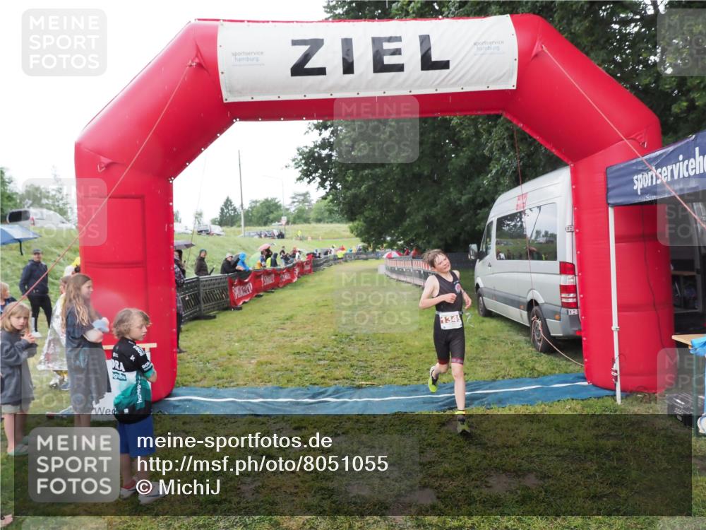 21.06.2025 - 27. Vierlanden-Triathlon MichiJ http://msf.ph/oto/8051055 15.06.2026 15:16:09 Ziel 1325, 1331, 1349, 1375 meine-sportfotos.de