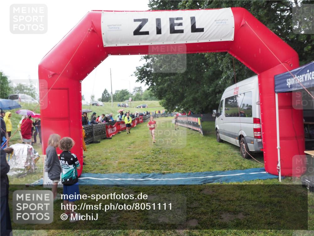 21.06.2025 - 27. Vierlanden-Triathlon MichiJ http://msf.ph/oto/8051111 15.06.2026 15:17:26 Ziel 1378, 1391 meine-sportfotos.de