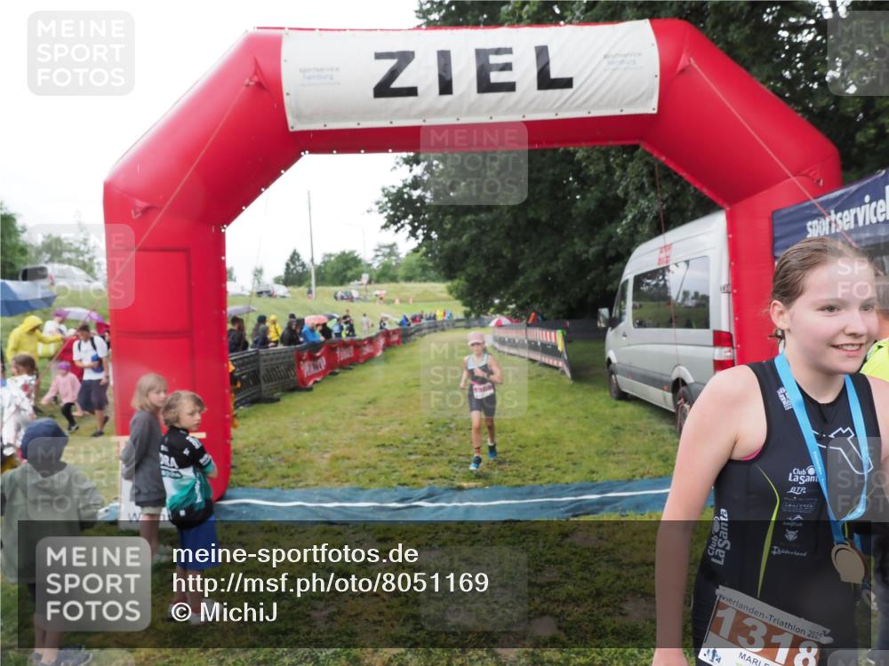 21.06.2025 - 27. Vierlanden-Triathlon MichiJ http://msf.ph/oto/8051169 15.06.2026 15:18:00 Ziel 1318, 1381 meine-sportfotos.de