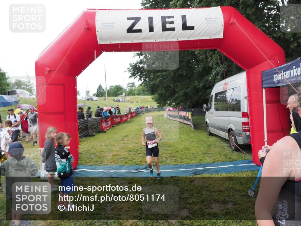 21.06.2025 - 27. Vierlanden-Triathlon MichiJ http://msf.ph/oto/8051174 15.06.2026 15:18:01 Ziel 1318 meine-sportfotos.de