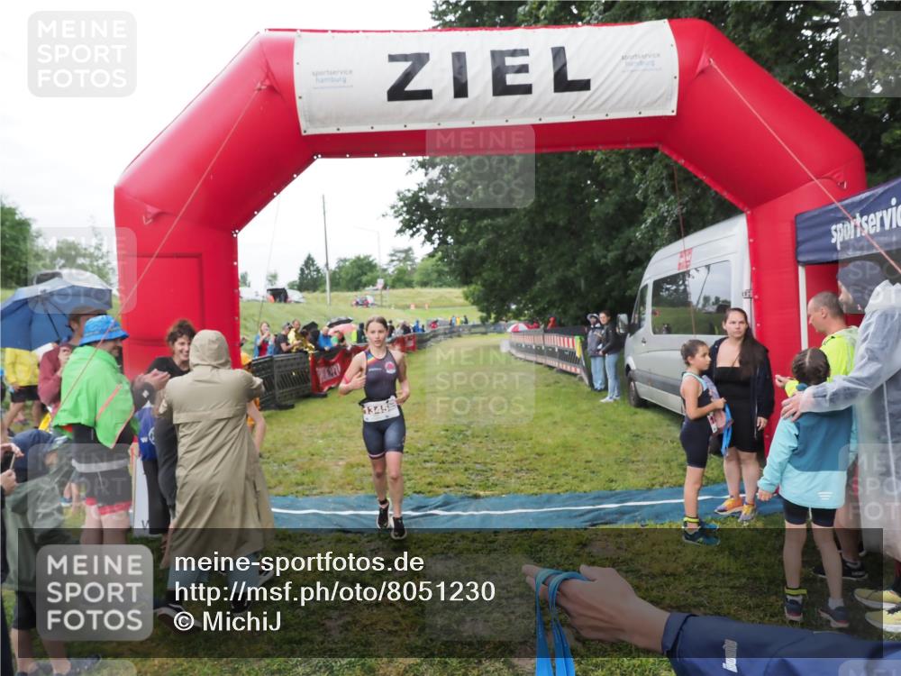 21.06.2025 - 27. Vierlanden-Triathlon MichiJ http://msf.ph/oto/8051230 15.06.2026 15:19:57 Ziel 1345, 1371 meine-sportfotos.de