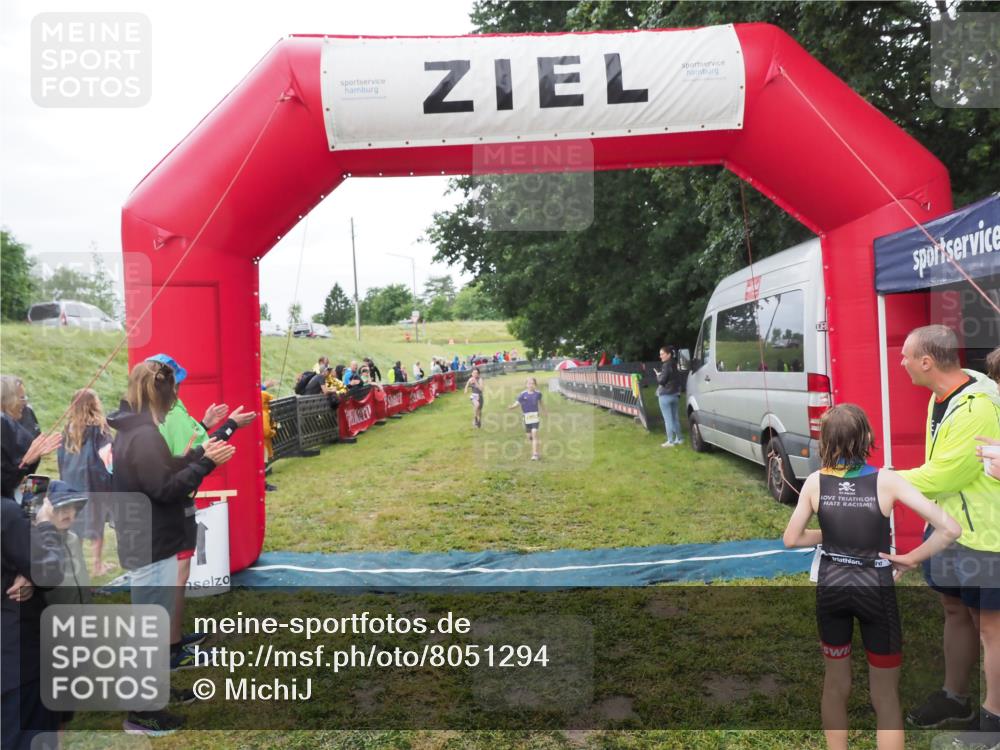 21.06.2025 - 27. Vierlanden-Triathlon MichiJ http://msf.ph/oto/8051294 15.06.2026 15:21:46 Ziel 1339, 1353, 1390 meine-sportfotos.de