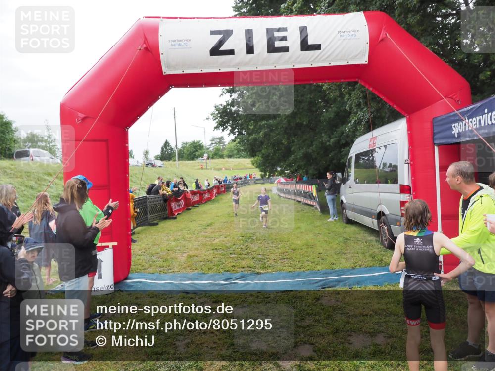 21.06.2025 - 27. Vierlanden-Triathlon MichiJ http://msf.ph/oto/8051295 15.06.2026 15:21:46 Ziel 1339, 1353, 1390 meine-sportfotos.de