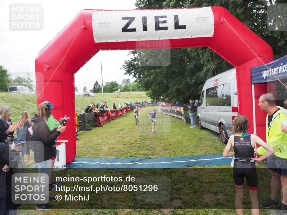 21.06.2025 - 27. Vierlanden-Triathlon MichiJ http://msf.ph/oto/8051296 15.06.2026 15:21:46 Ziel 1339, 1353, 1390 meine-sportfotos.de