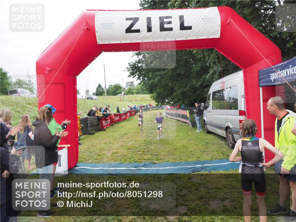21.06.2025 - 27. Vierlanden-Triathlon MichiJ http://msf.ph/oto/8051298 15.06.2026 15:21:46 Ziel 1339, 1353, 1390 meine-sportfotos.de